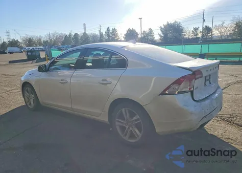 2015 Volvo S60 Premier z USA, uszkodzony, nr VIN YV140MFB6F1301466